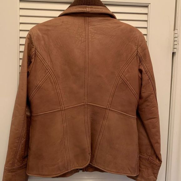 Jones New York leather jacket size L
Excellent Pre-owned Condition - Picture 4 of 11